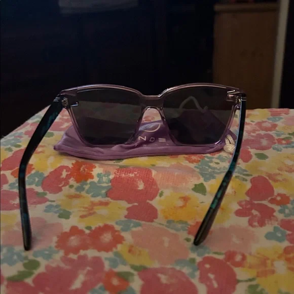 New never used purple Blenders sunglasses - Picture 3 of 5